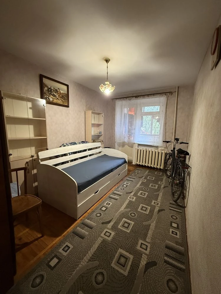 Продаж трикімнатної квартирив центрі молодіжного , зупинка Л