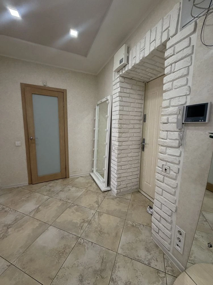Продам 2 кімнатну квартиру в новобудові. Центр