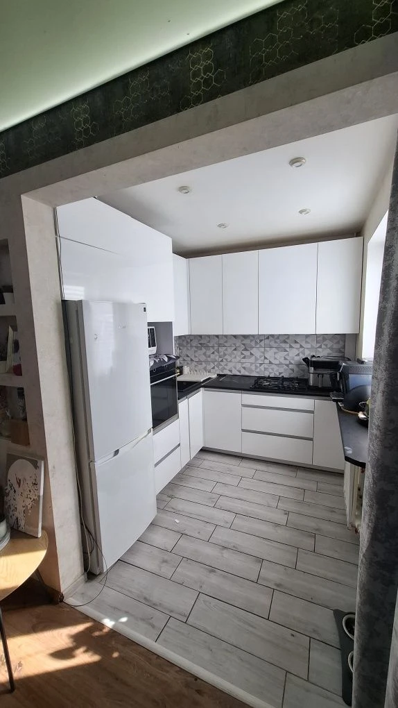 Продам 2 х кімн квартиру вул. Першотравнева, СЕРТИФІКАТ
