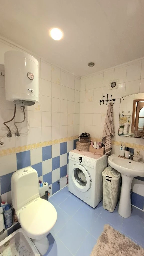 Продам 2 х кімн квартиру вул. Першотравнева, СЕРТИФІКАТ