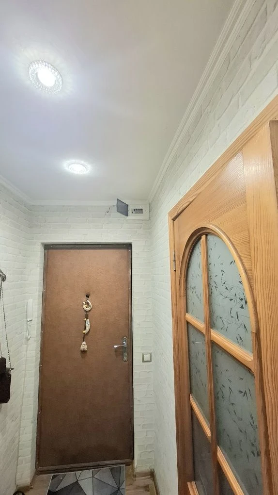 Продам 2 х кімн квартиру вул. Першотравнева, СЕРТИФІКАТ