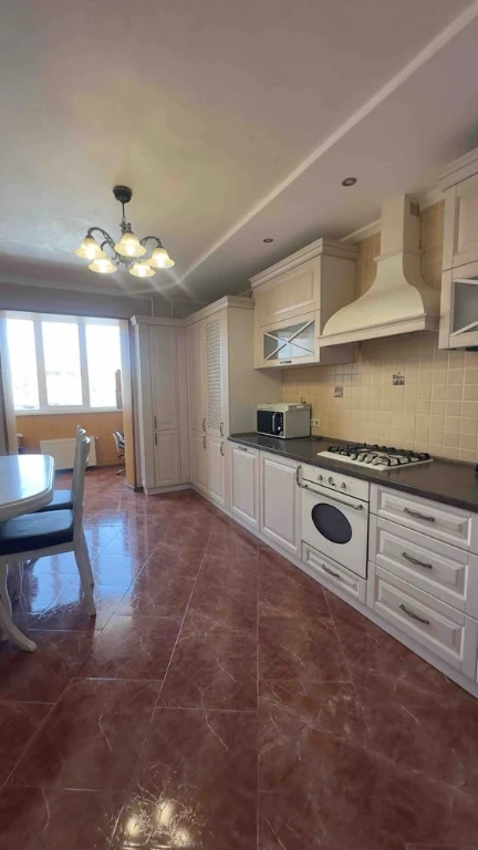 Продам 2-кімн.кв. 88 кв.м по вул.  Маслова, центр