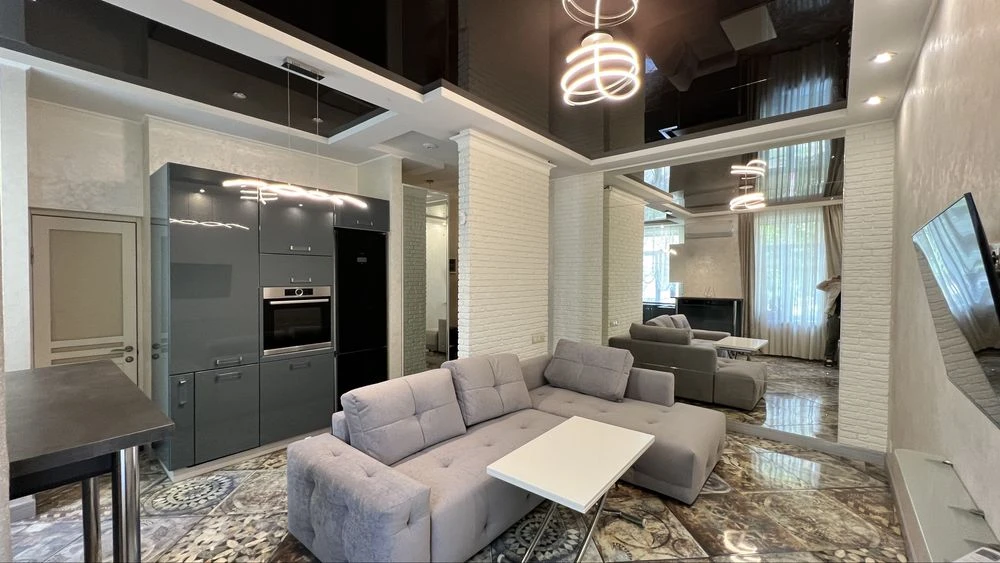 Продаж трикімнатної (центр) Софіївська + бонус