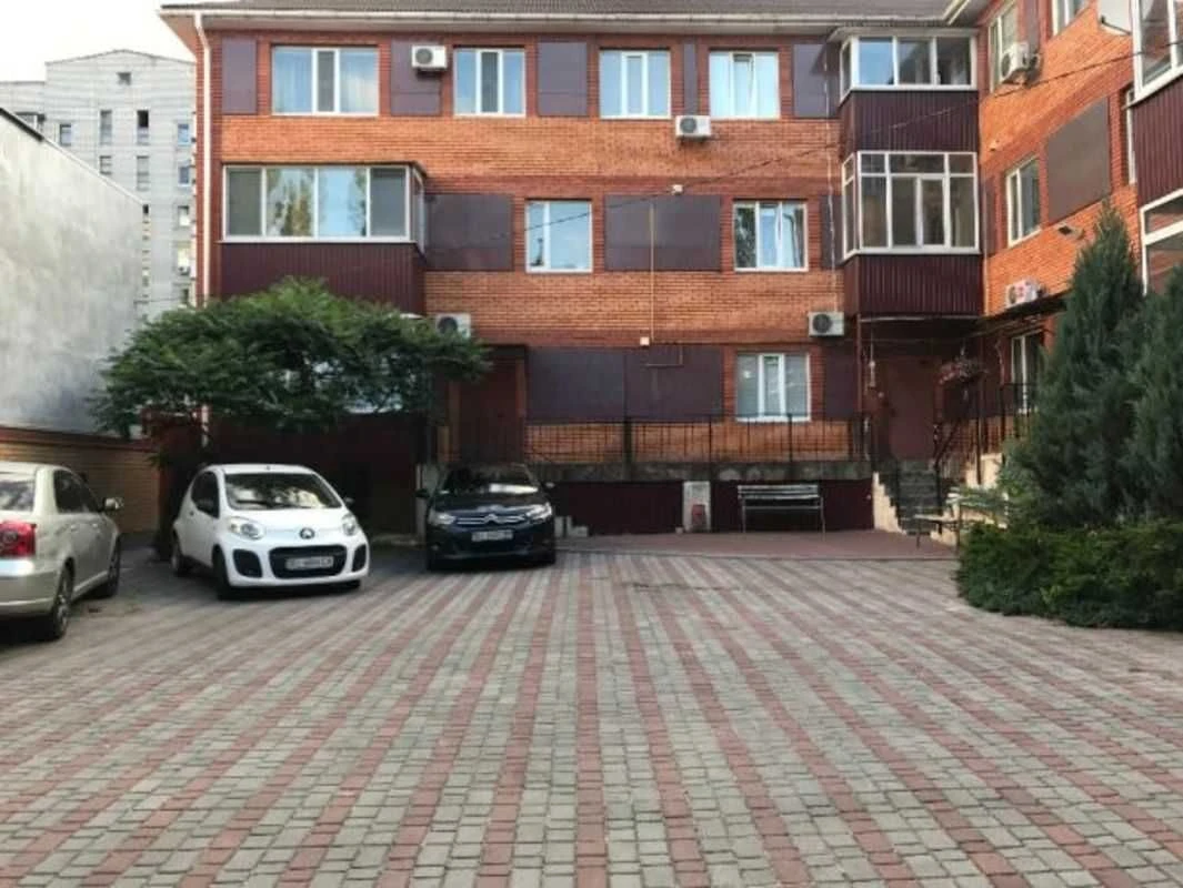Продається 4-кімнатна дворівнева квартира з автономним опаленням