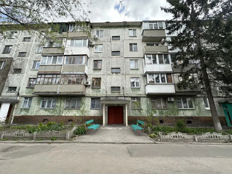 Продаж 2 кімнатної квартири 1 поверх (можливо під офіс), скв