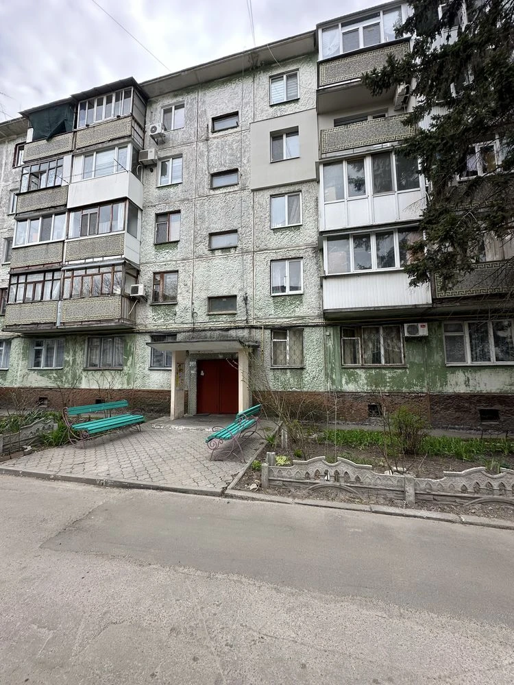 Продаж 2 кімнатної квартири 1 поверх (можливо під офіс), скв