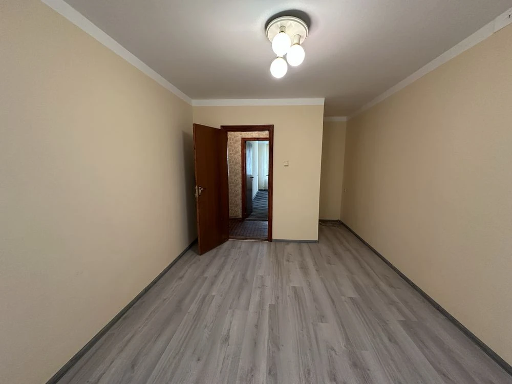 Продаж 2 кімнатної квартири 1 поверх (можливо під офіс), скв
