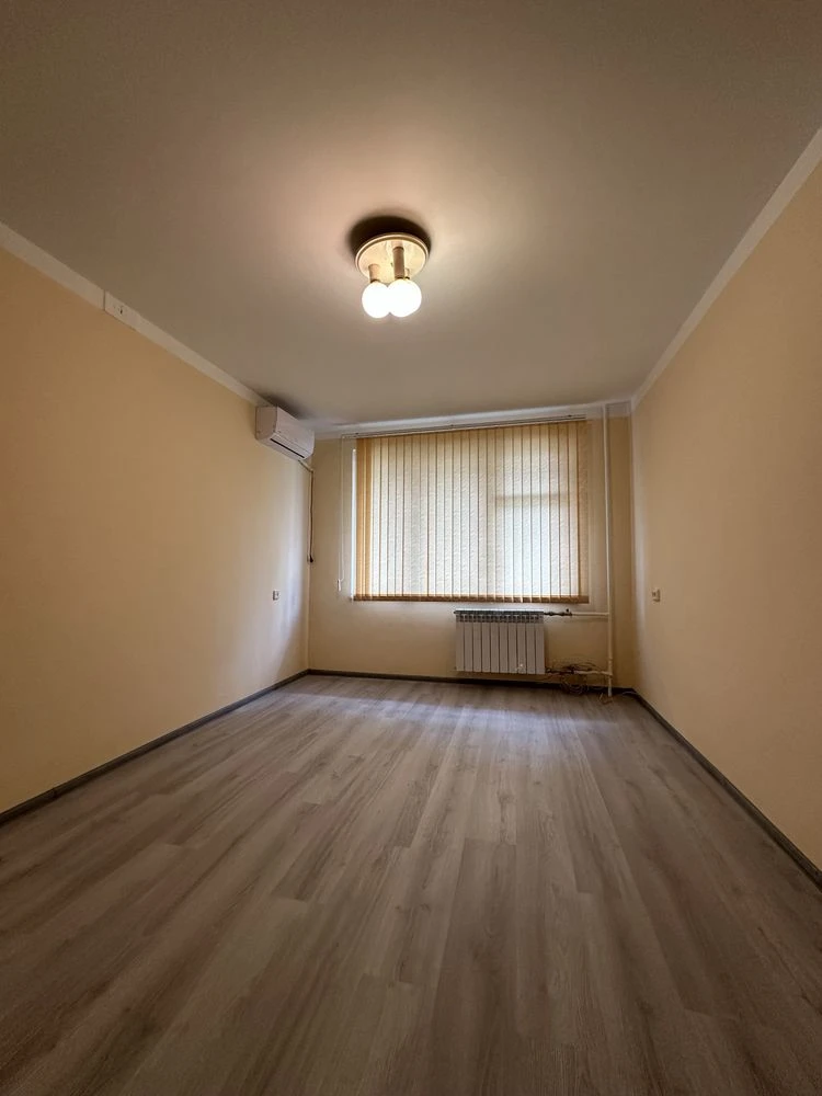 Продаж 2 кімнатної квартири 1 поверх (можливо під офіс), скв