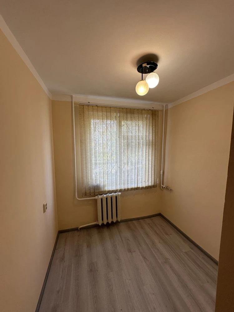 Продаж 2 кімнатної квартири 1 поверх (можливо під офіс), скв