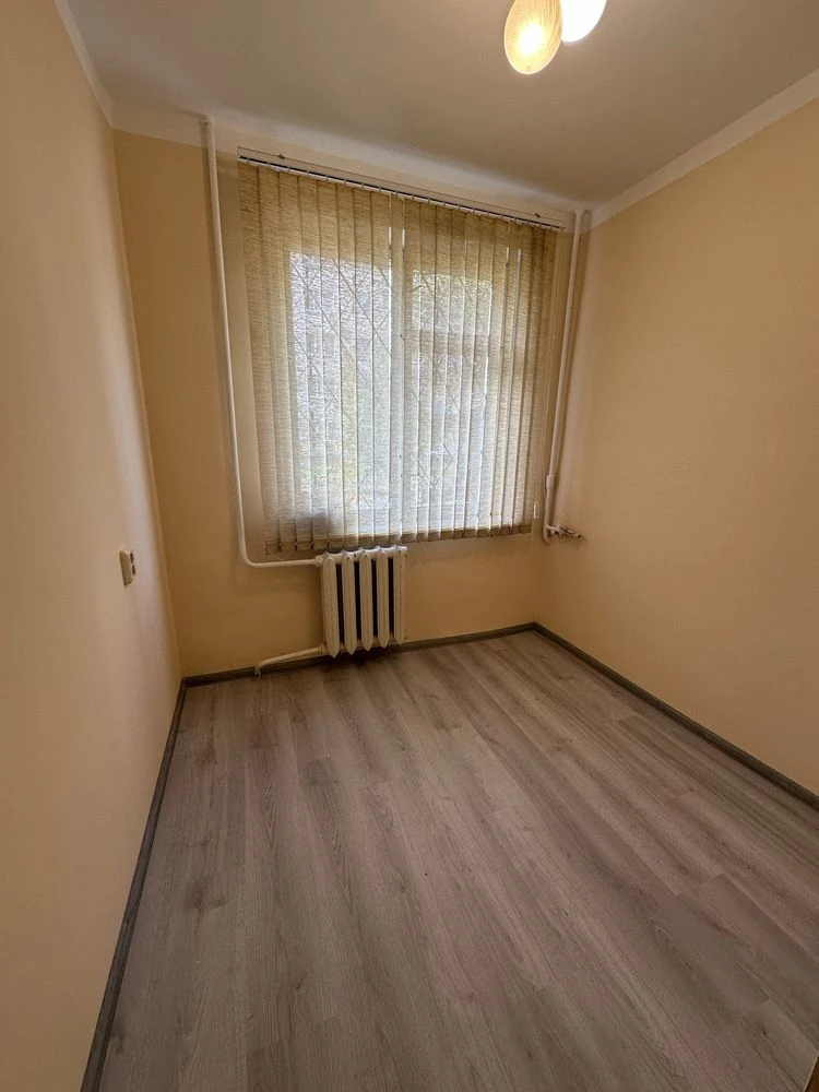Продаж 2 кімнатної квартири 1 поверх (можливо під офіс), скв