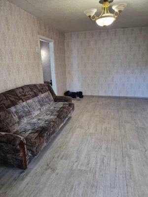 Продам 3 кімн. квартиру в ЦЕНТРІ . 2/5 цегл. Житловий стан.