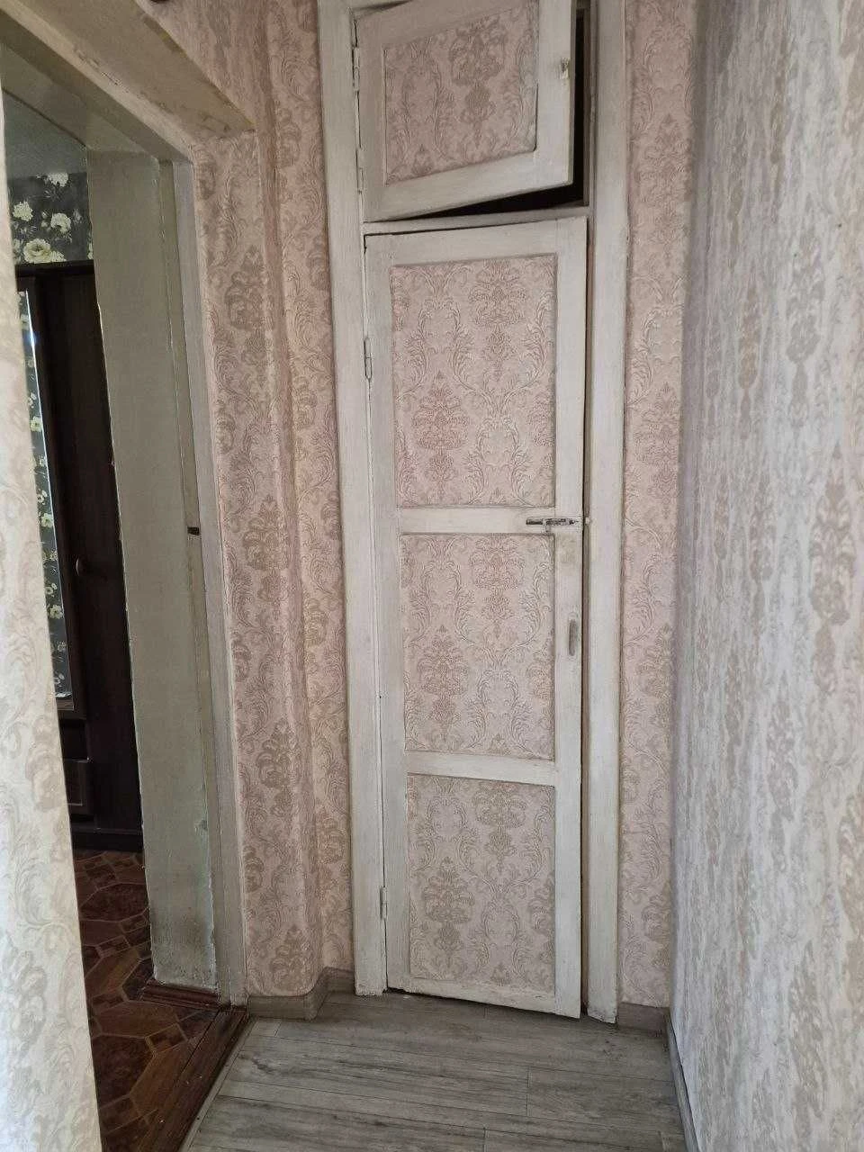 Продам 3 кімн. квартиру в ЦЕНТРІ . 2/5 цегл. Житловий стан.