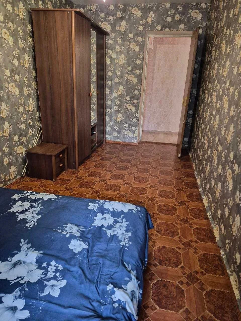 Продам 3 кімн. квартиру в ЦЕНТРІ . 2/5 цегл. Житловий стан.