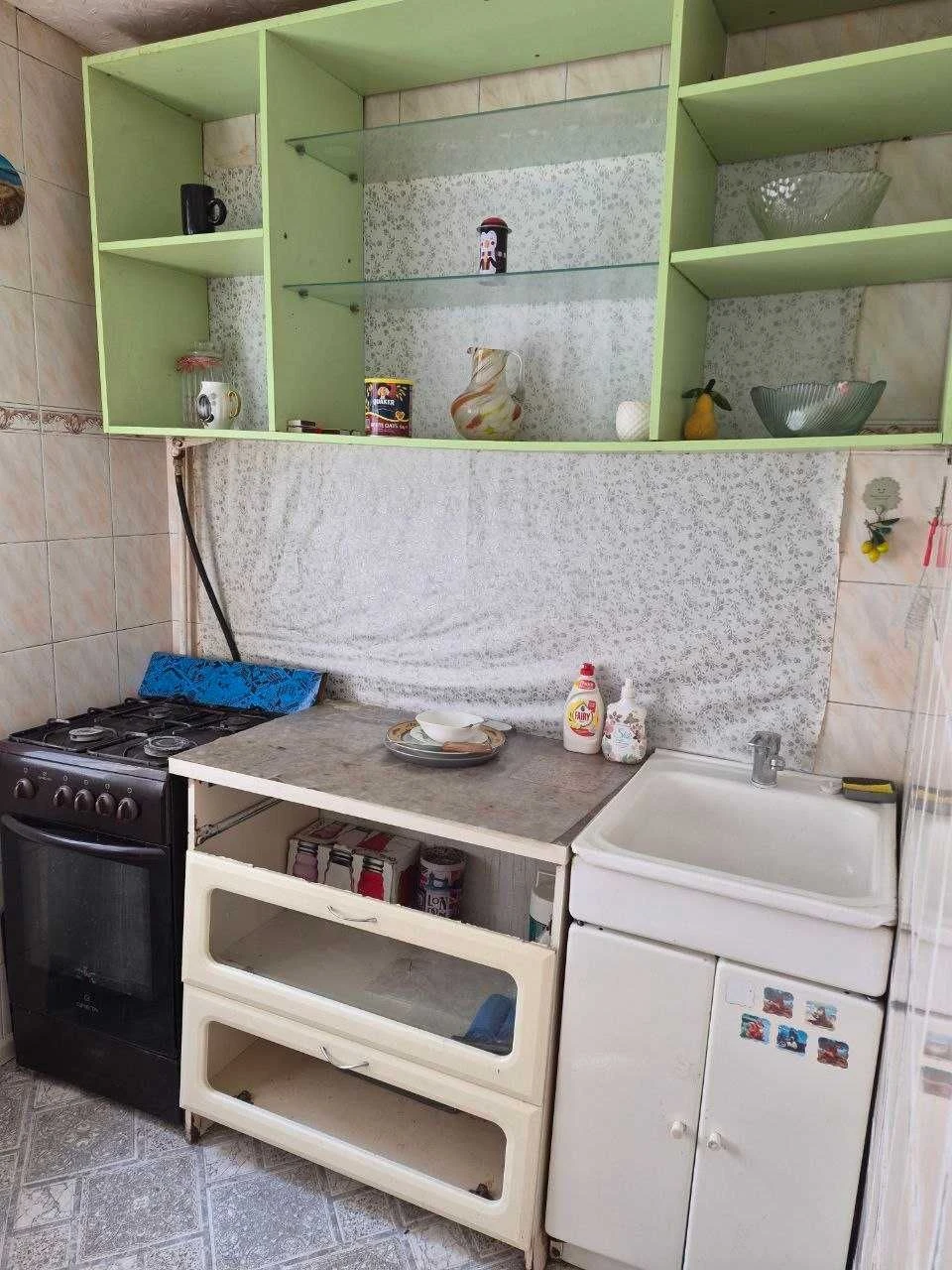Продам 3 кімн. квартиру в ЦЕНТРІ . 2/5 цегл. Житловий стан.