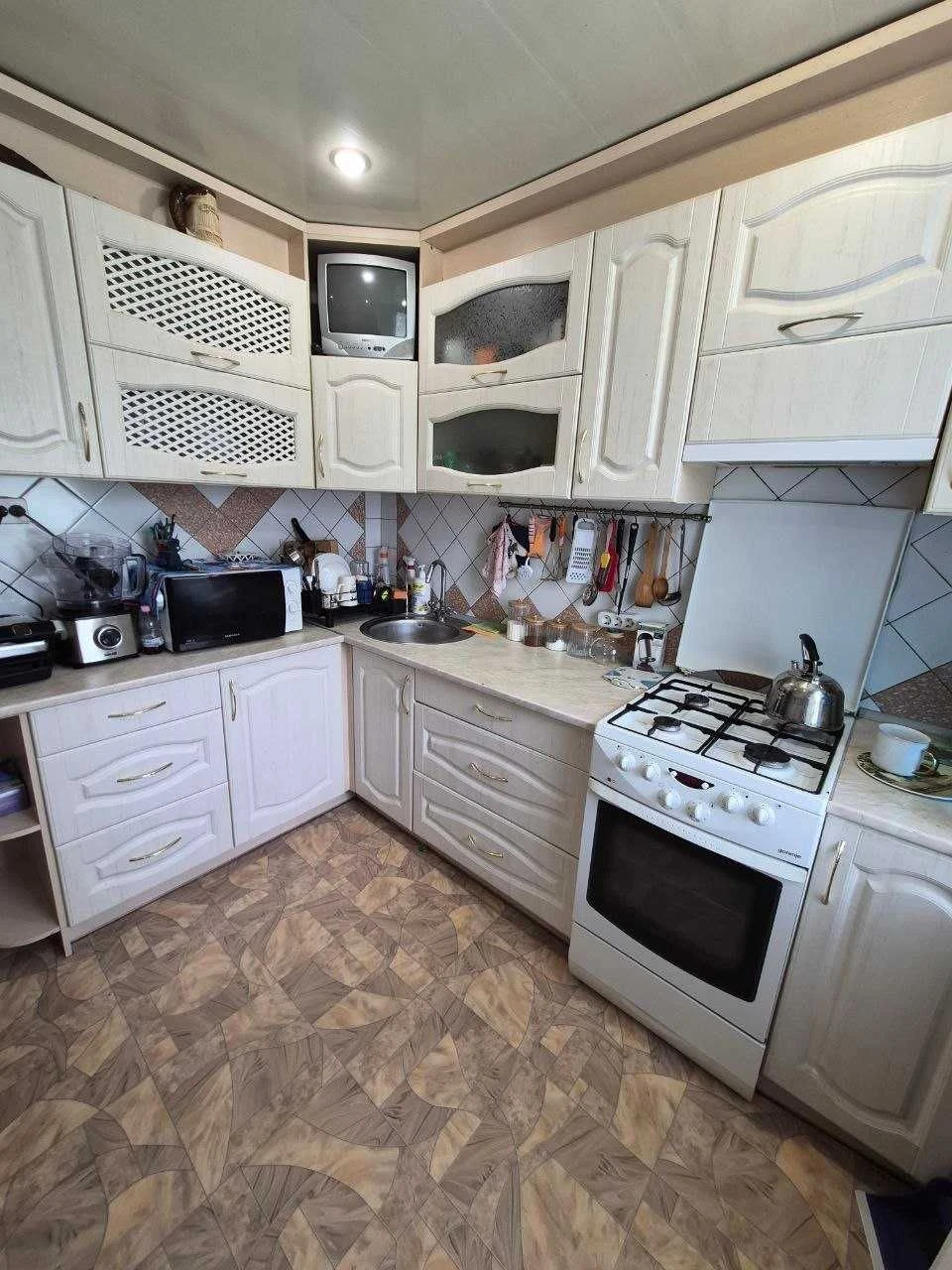 Продам 3 кімн. квартиру на Раківці. 1/9 блоч. Ремонт. 43000.