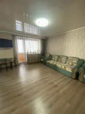l Продається трикімнатна квартира в Нагірній частині міста