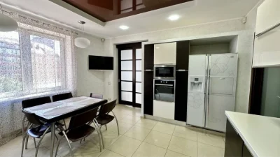 Продаж 4 кімн кв, центр міств, паркова зона, 159 кв м, паркі