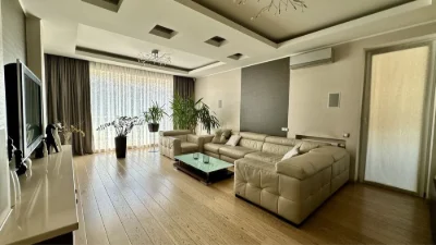 Продаж 4 кімн кв, центр міств, паркова зона, 159 кв м, паркі