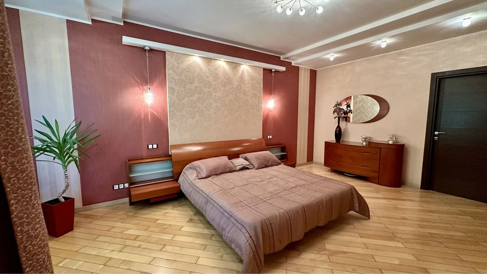 Продаж 4 кімн кв, центр міств, паркова зона, 159 кв м, паркі