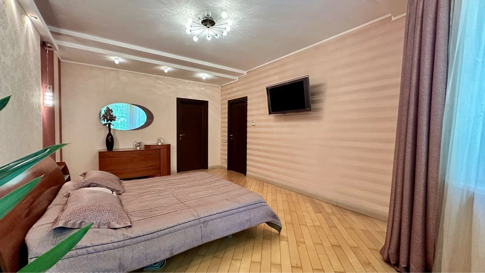 Продаж 4 кімн кв, центр міств, паркова зона, 159 кв м, паркі