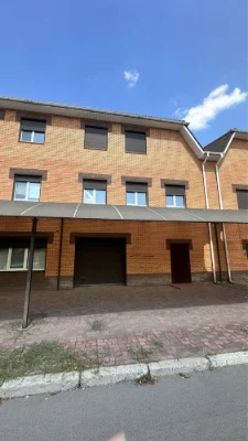 Продам квартиру в  таунхаусі, 210 кв м , центр міста.