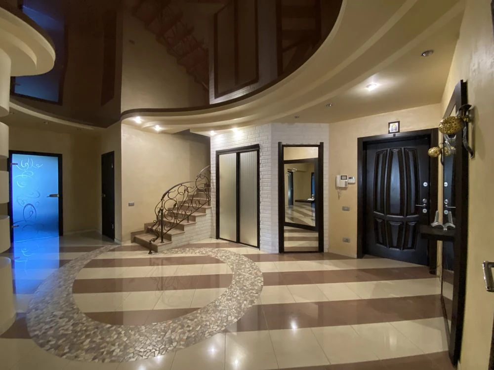 Продам 2х рівневу квартиру центр, 2 паркув місця