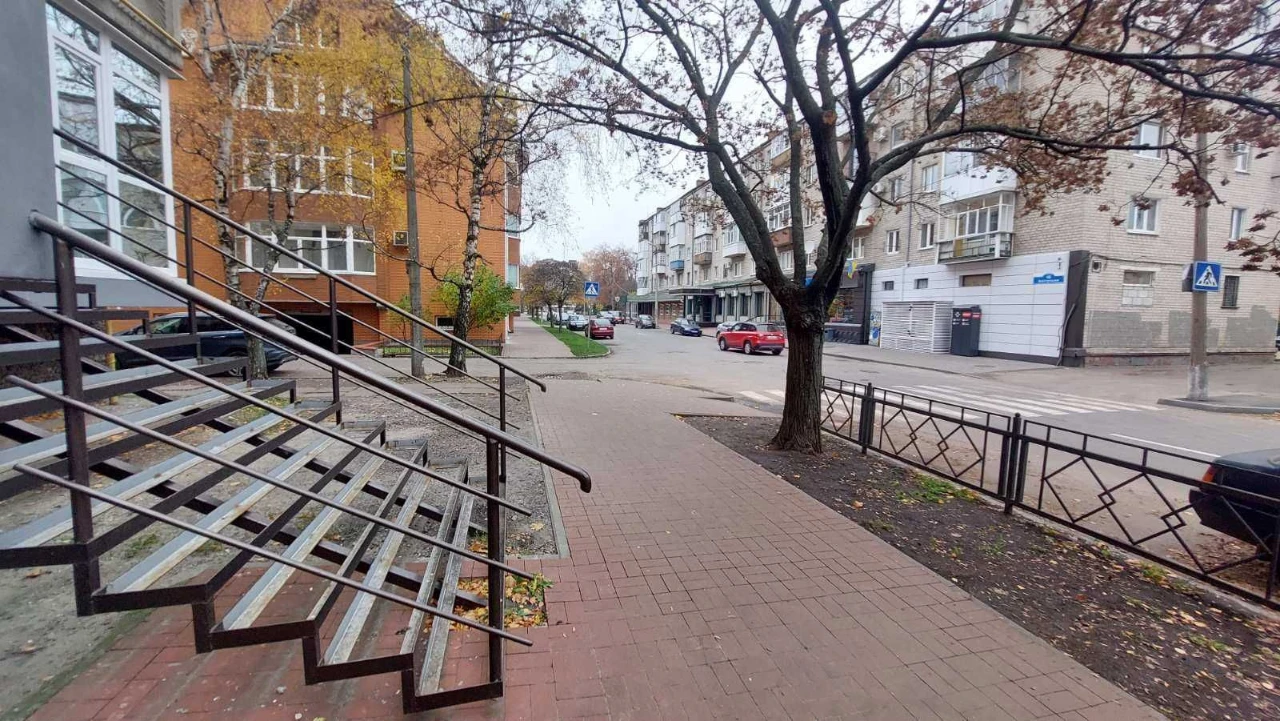 3 кімнатна квартира в Центрі міста з ремонтом[]
