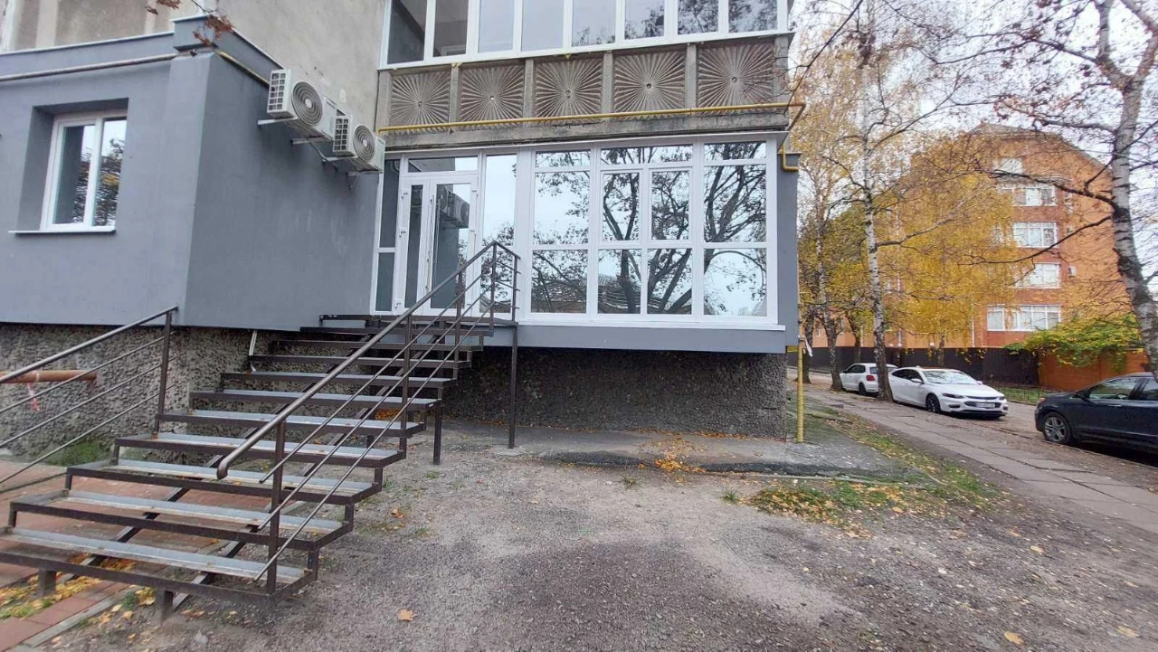 3 кімнатна квартира в Центрі міста з ремонтом[]