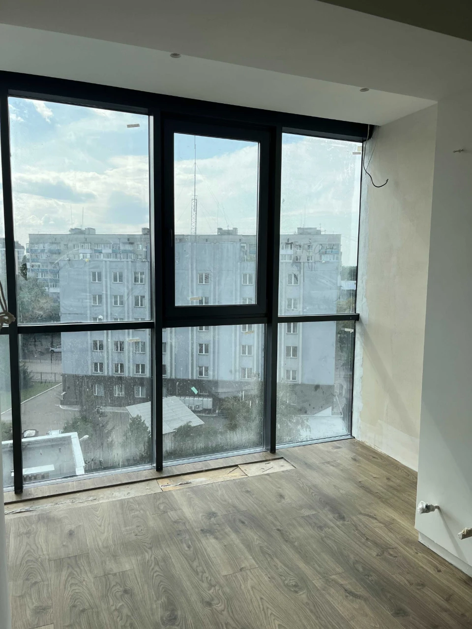 Продається простора 1-кімнатна квартира 63 м² у ЖК Oasis 1 (