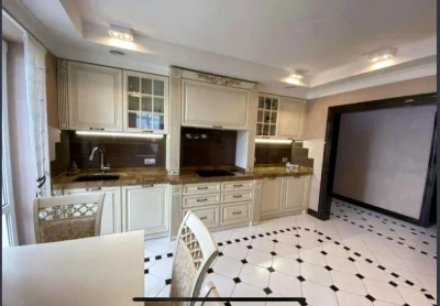 Продам 3- кімнатну квартиру  131,8 кв.м по Троіцькій, центр