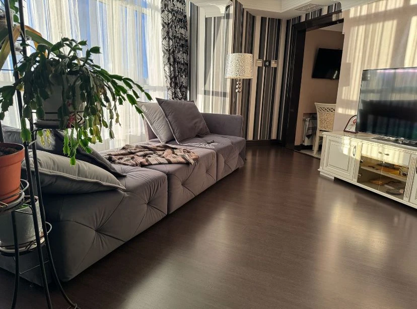 Продам 3- кімнатну квартиру  131,8 кв.м по Троіцькій, центр
