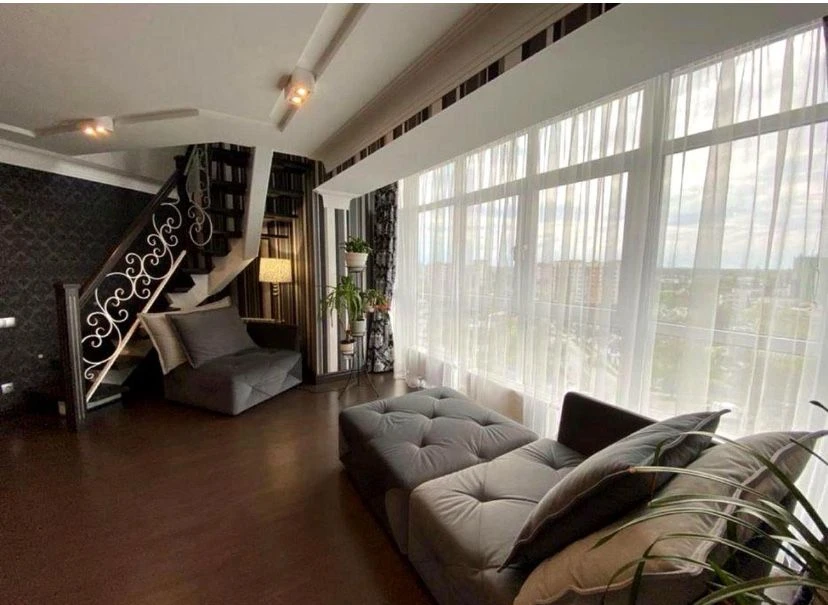 Продам 3- кімнатну квартиру  131,8 кв.м по Троіцькій, центр