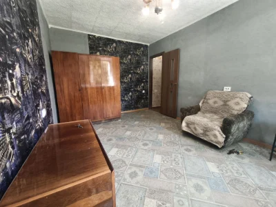 Продам дві кімнати на другому поверсі, р-н  зупинки Аврора