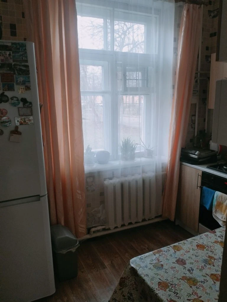 Обміняю 2-х кімнатну Сталінку на Будинок в межах міста.