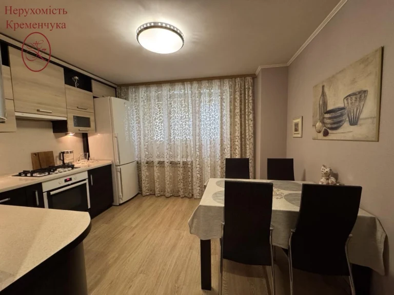 Продаж 3-х кімнатноі квартири комфорт-класу - простір, зручн