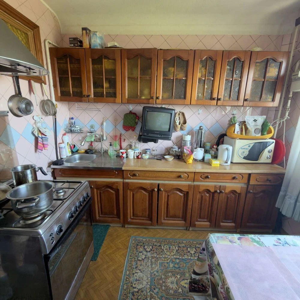 Продам 2-кімн.кв. із жилою лоджією по Миру, нагірна части, н