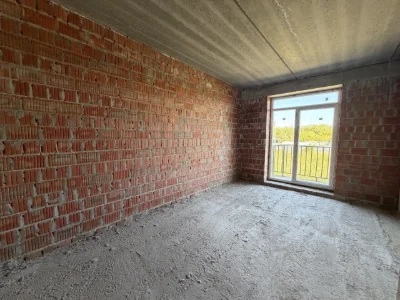 NO COMMISSION | For Sale 1-Bedroom Apartment, Unrenovated!