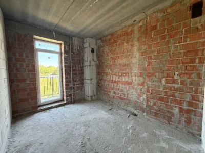 NO COMMISSION | For Sale 1-Bedroom Apartment, Unrenovated!