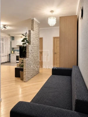 Urgent sale of a large 2-room apartment with renovation, 66.3