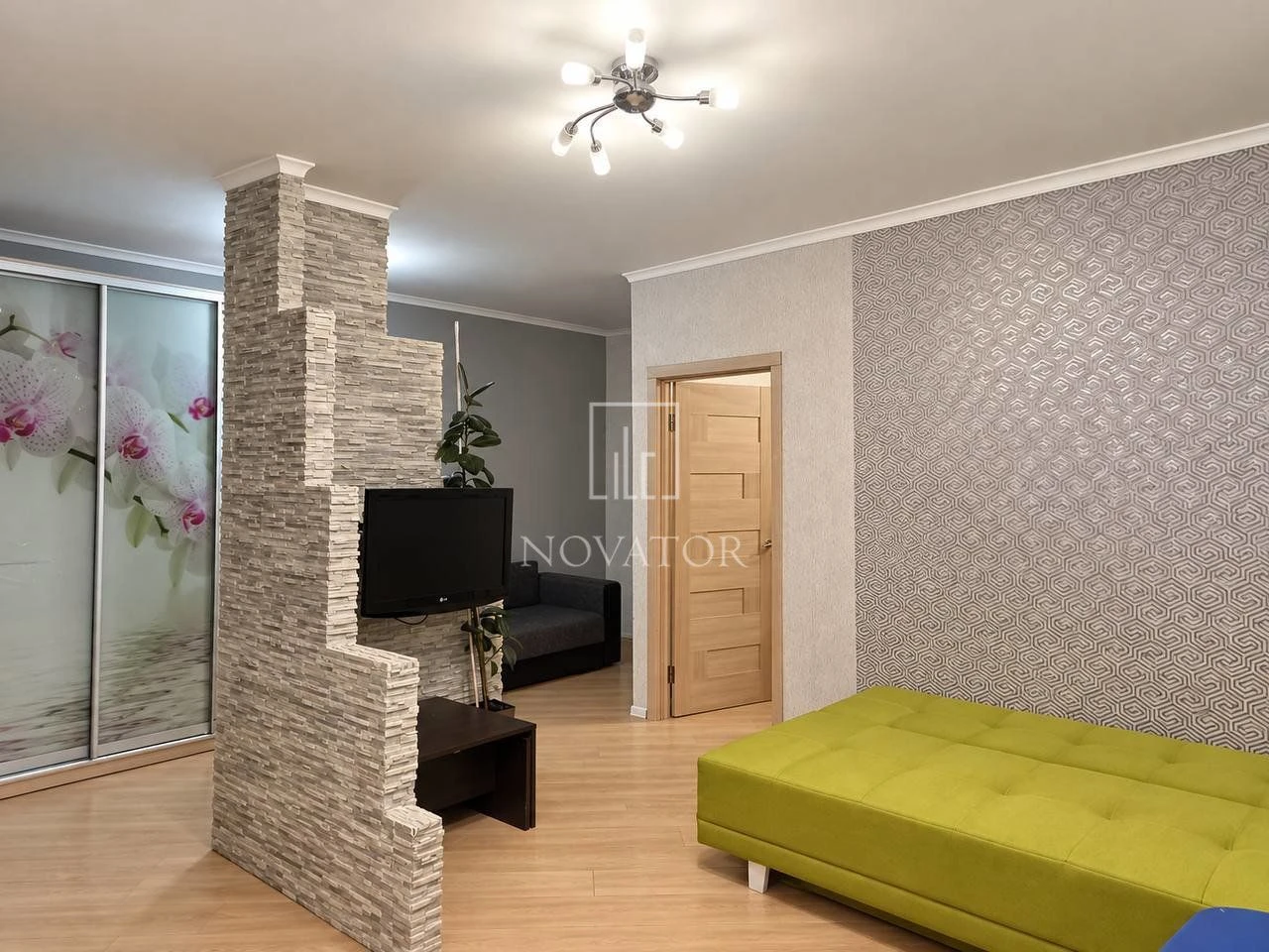 Urgent sale of a large 2-room apartment with renovation, 66.3