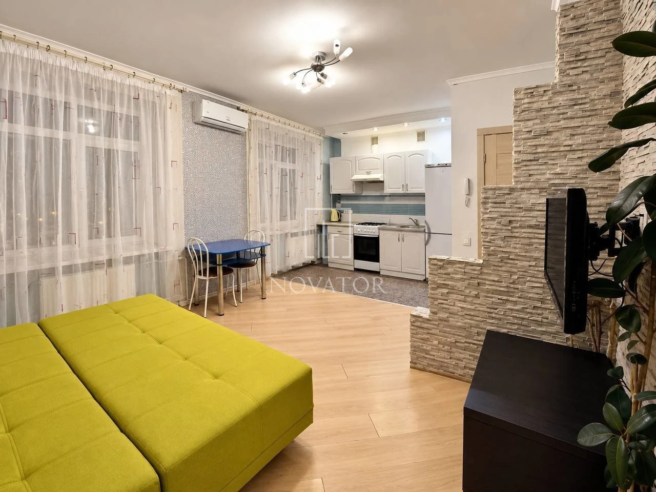 Urgent sale of a large 2-room apartment with renovation, 66.3