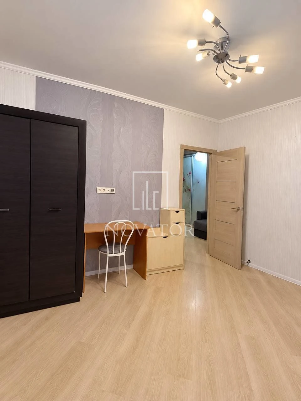 Urgent sale of a large 2-room apartment with renovation, 66.3