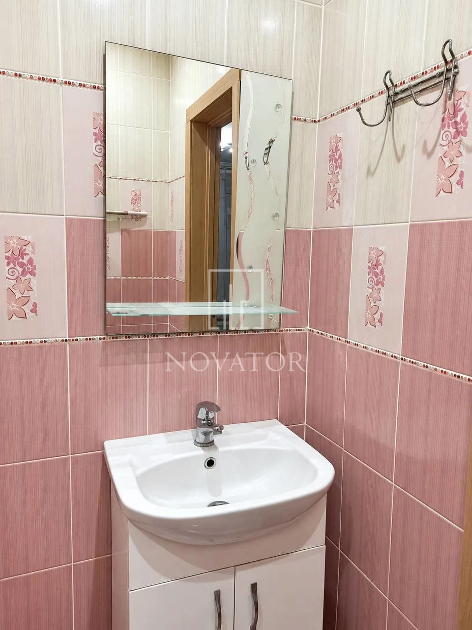 Urgent sale of a large 2-room apartment with renovation, 66.3