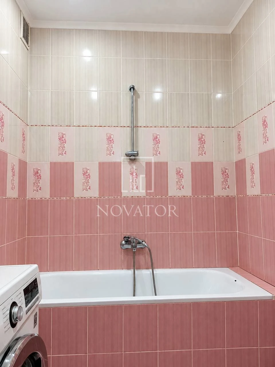 Urgent sale of a large 2-room apartment with renovation, 66.3