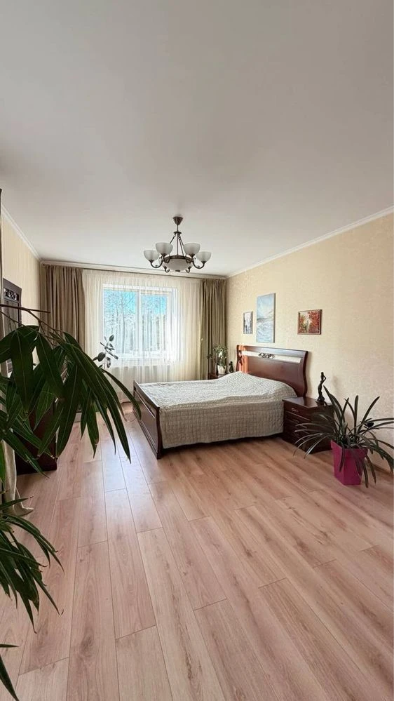 Spacious 2-bedroom apartment 74.7 sq m in Bucha, two separate rooms