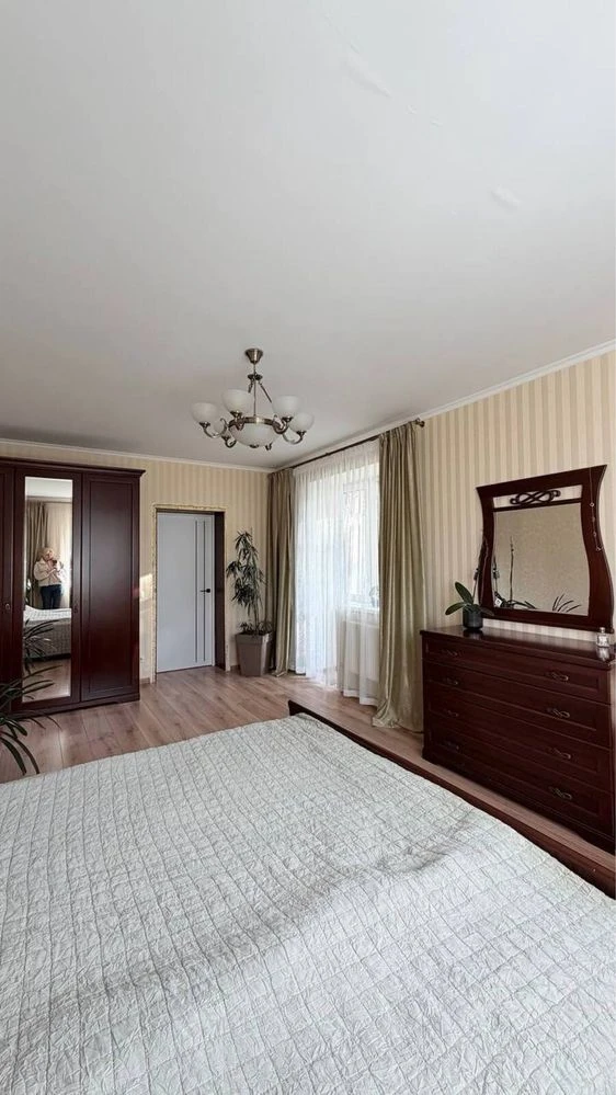 Spacious 2-bedroom apartment 74.7 sq m in Bucha, two separate rooms