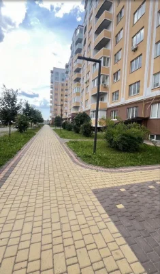 Продаётся квартира с балконом и газовим опаленням, недалеко від
