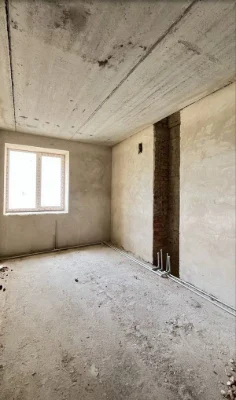 Продаётся квартира с балконом и газовим опаленням, недалеко від