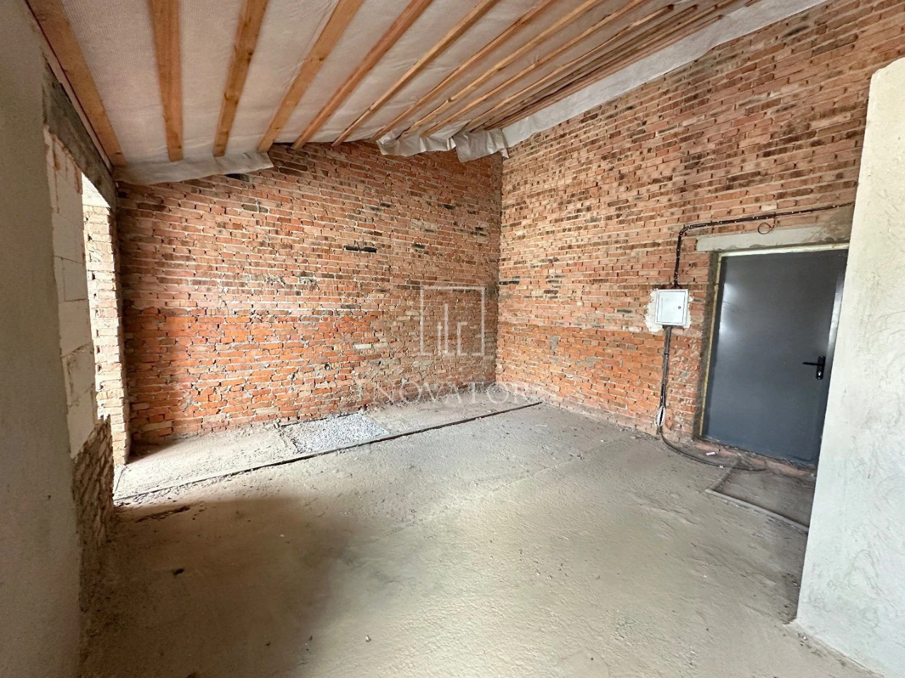 For Sale: One-Room Apartment, Un renovated! NO COMMISSION! Great