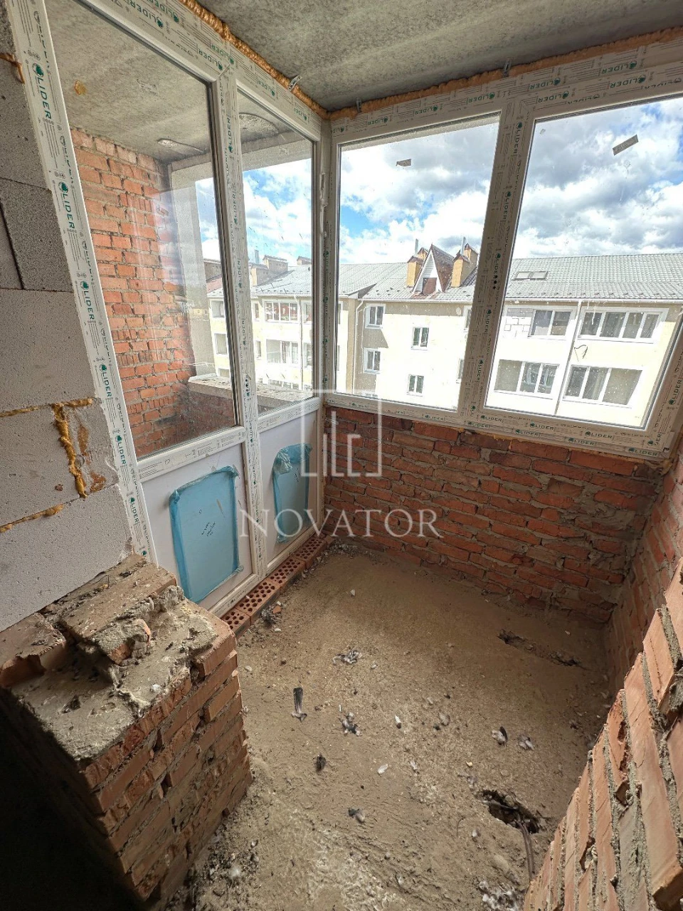 For Sale: One-Room Apartment, Un renovated! NO COMMISSION! Great